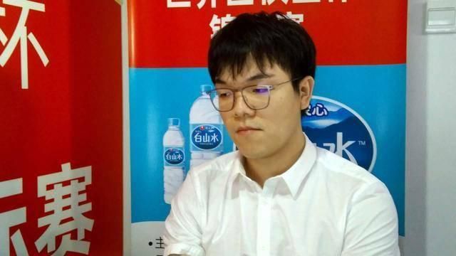 美女扒开尿口让男人捅视频网站