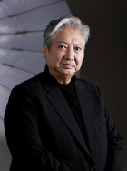 把腿张开的女人
